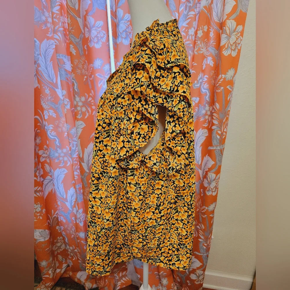 Floral Orange and Black Short Sleeve Blouse - Picture 3 of 5